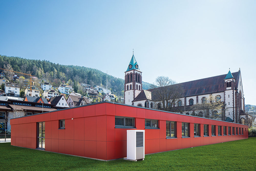 Farbenfroher Anbau der Grundschule Schramberg